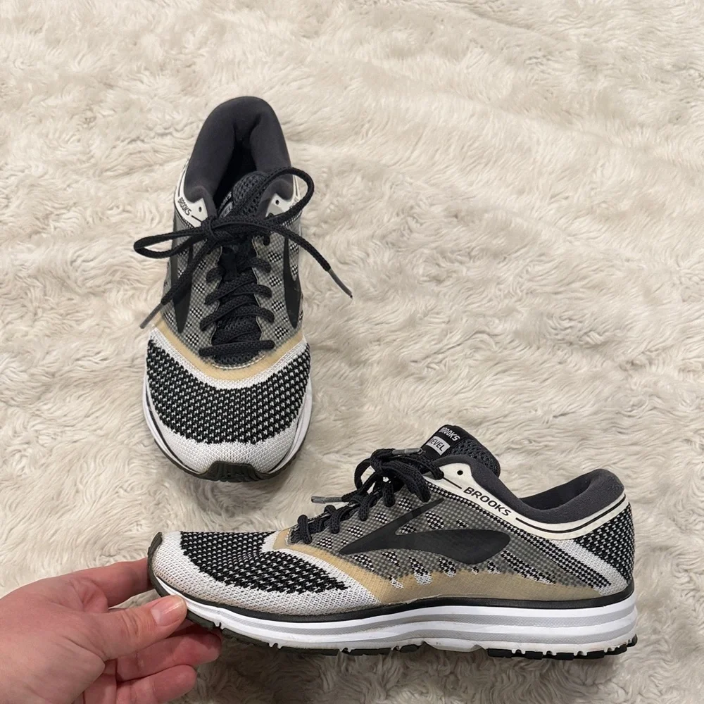 Brooks Revel Women's Running‎ Shoe in black and gray Size 6.5 athletic sneaker